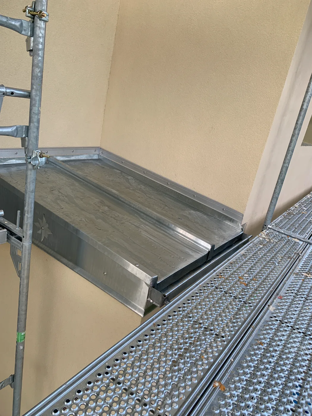  Couverture d'une cage d'escalier à Puttelange les Thionville 