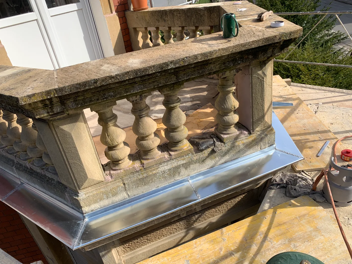  Habillage de corniche de balcon en zinc naturel à Thionville  